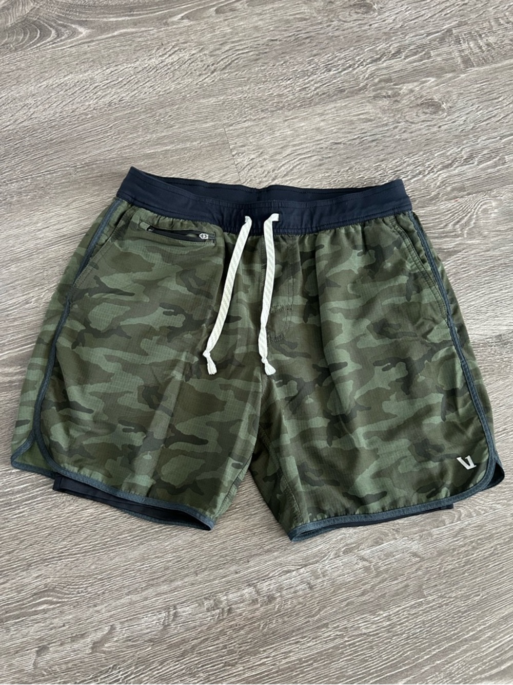 VUORI Men's Camo stockton compression lined Shorts